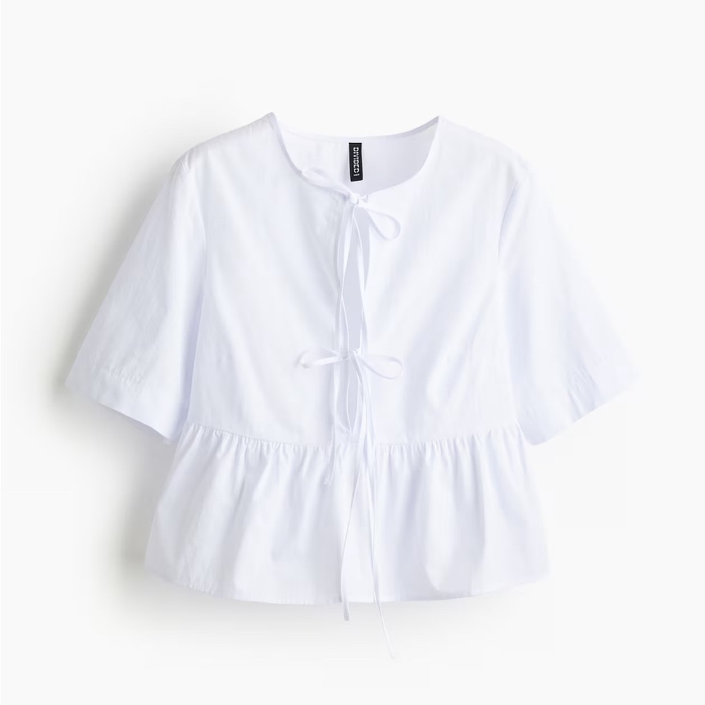 NWT🤍 H&M Tie Front Blouse